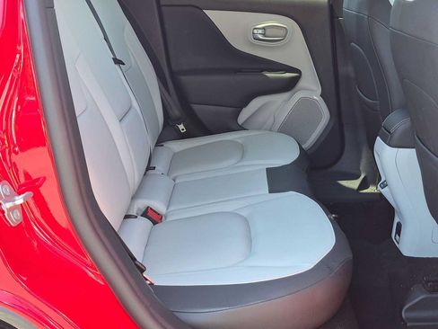 Used 2020 Jeep Renegade Limited w/ UConnect 8.4 Nav Group AWD/4WD image 21