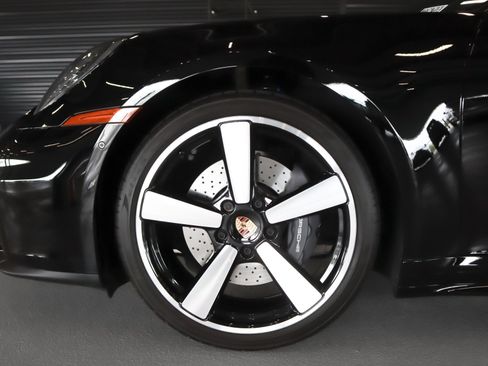 Used 2025 Porsche 911 Carrera RWD image 12