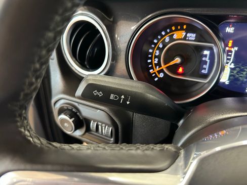 Used 2021 Jeep Wrangler Unlimited Sahara image 18