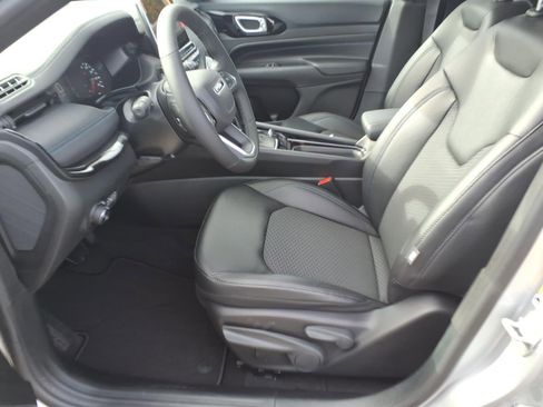 New 2026 Jeep Compass Latitude image 9