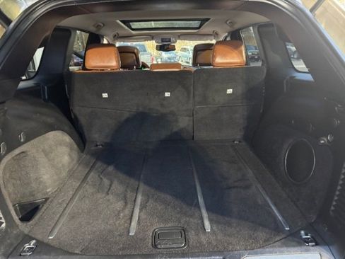 Used 2011 Jeep Grand Cherokee Overland image 29