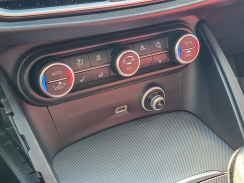 Used 2022 Alfa Romeo Stelvio Veloce image 16