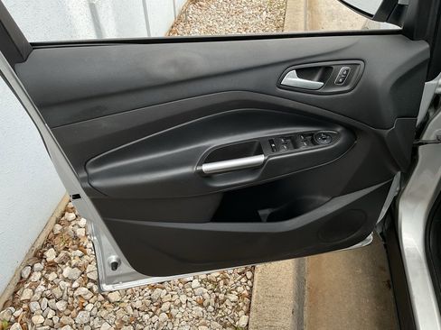 Used 2018 Ford Escape SE image 13