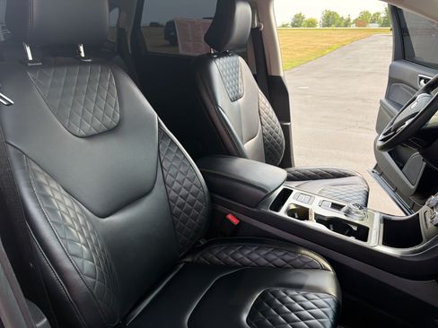 Used 2024 Ford Edge Titanium AWD/4WD image 29