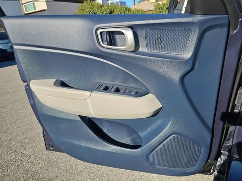 Used 2023 Hyundai Venue Limited image 27