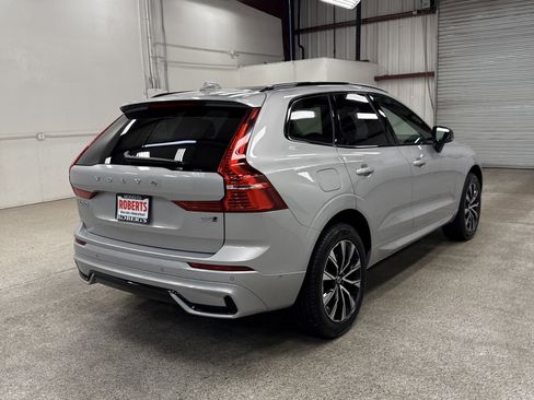 Used 2025 Volvo XC60 B5 Plus image 18