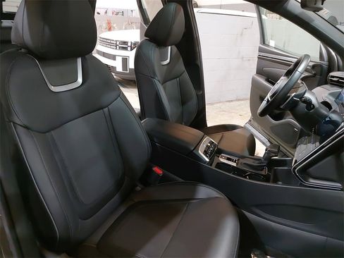 Certified 2024 Hyundai Santa Cruz Limited image 10