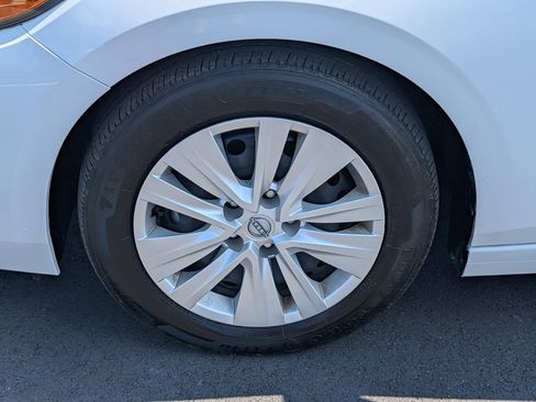 Used 2025 Nissan Sentra S FWD image 13