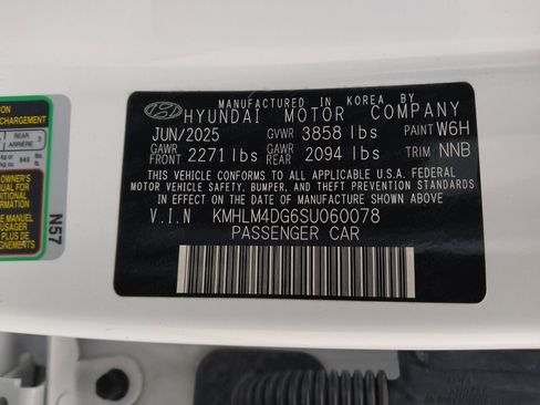 Used 2025 Hyundai Elantra Sport FWD image 33