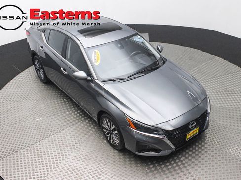 Used 2024 Nissan Altima 2.5 SV w/ SV Premium Package AWD/4WD image 3
