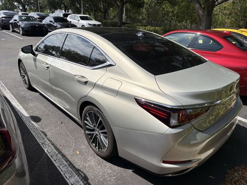 Used 2022 Lexus ES 350 w/ Premium Package FWD image 3