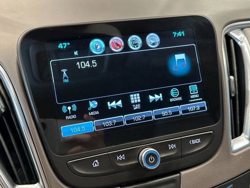 Used 2017 Chevrolet Malibu LT image 13