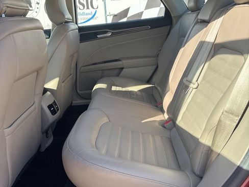 Used 2017 Ford Fusion SE w/ Fusion SE Technology Package image 8