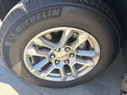 Used 2026 Chevrolet Suburban LT image 10