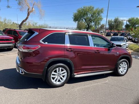 Used 2016 Toyota Highlander LE FWD image 5