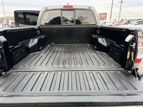 Used 2015 Toyota Tacoma DOUBLE CAB 4WD w/ SR5 Package image 18