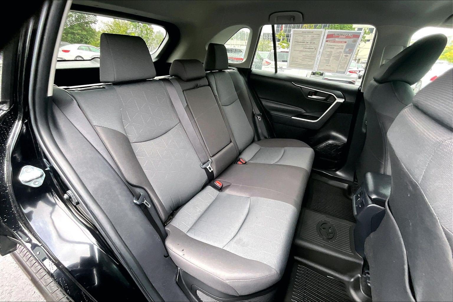 Used 2025 Toyota RAV4 XLE AWD/4WD image 25