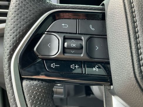 Used 2024 Toyota Sequoia Platinum AWD/4WD image 18