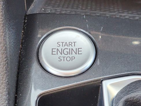 Used 2022 Volkswagen Tiguan SE image 23