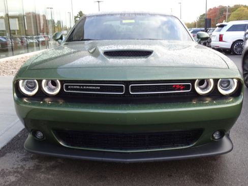 Used 2023 Dodge Challenger R/T w/ Plus Package image 7