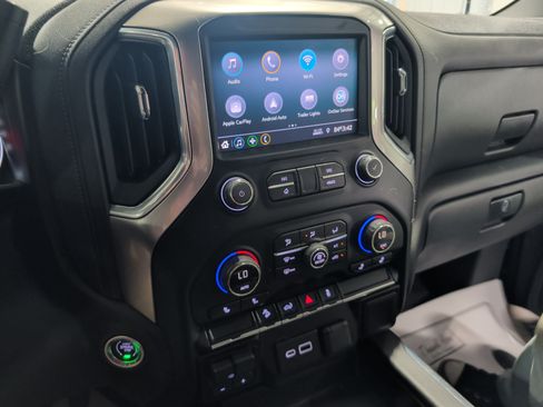 Used 2021 Chevrolet Silverado 2500 LT w/ Convenience Package AWD/4WD image 11