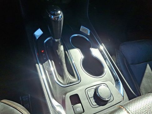 Used 2020 Chevrolet Traverse Premier w/ Redline Edition image 17