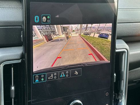 Used 2025 GMC Yukon Denali AWD/4WD image 18