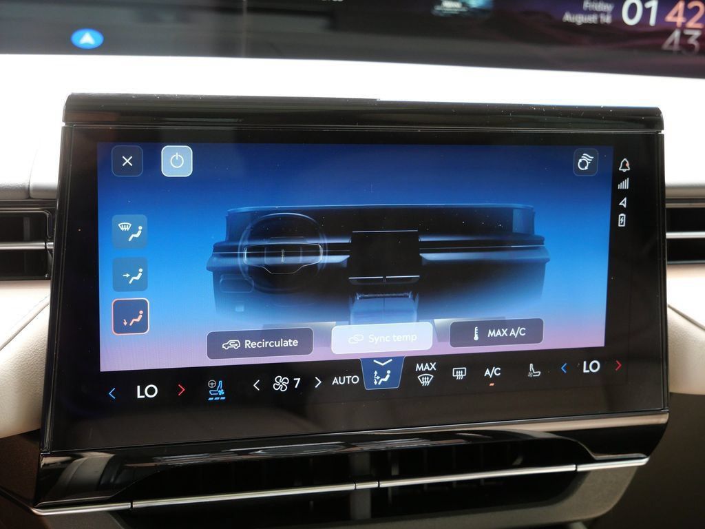 Used 2024 Lincoln Nautilus Reserve w/ Equipment Group 203A AWD/4WD image 23