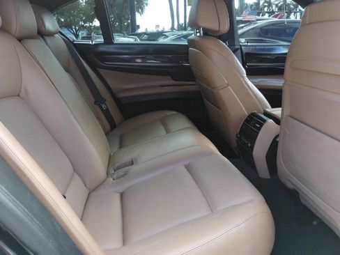 Used 2014 BMW 750i xDrive image 25
