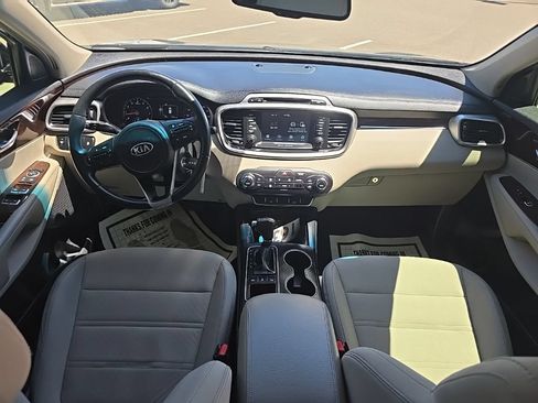 Used 2017 Kia Sorento AWD w/ LX Convenience Package image 12
