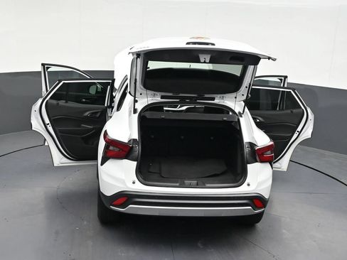 Used 2024 Chevrolet Trax LT FWD image 38