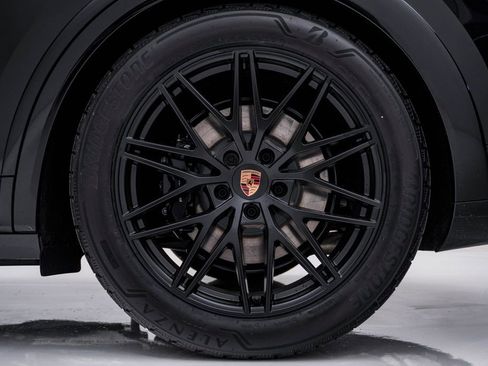 New 2026 Porsche Cayenne GTS image 13