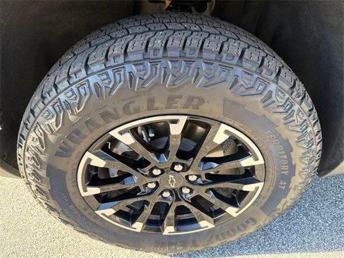 Certified 2024 Chevrolet Traverse Z71 w/ Enhanced Driving Package image 11