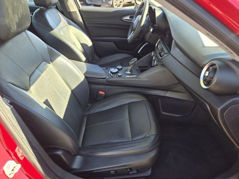 Used 2019 Alfa Romeo Giulia image 13