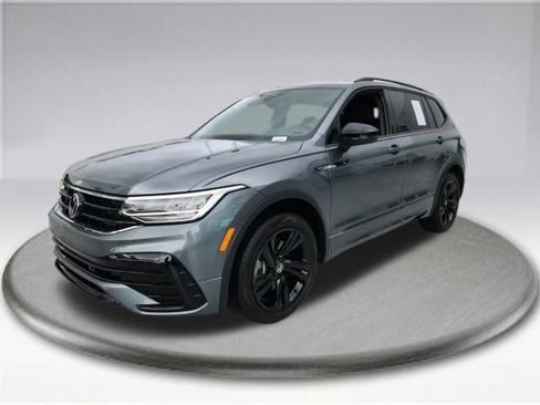 Used 2024 Volkswagen Tiguan SE R-Line image 17