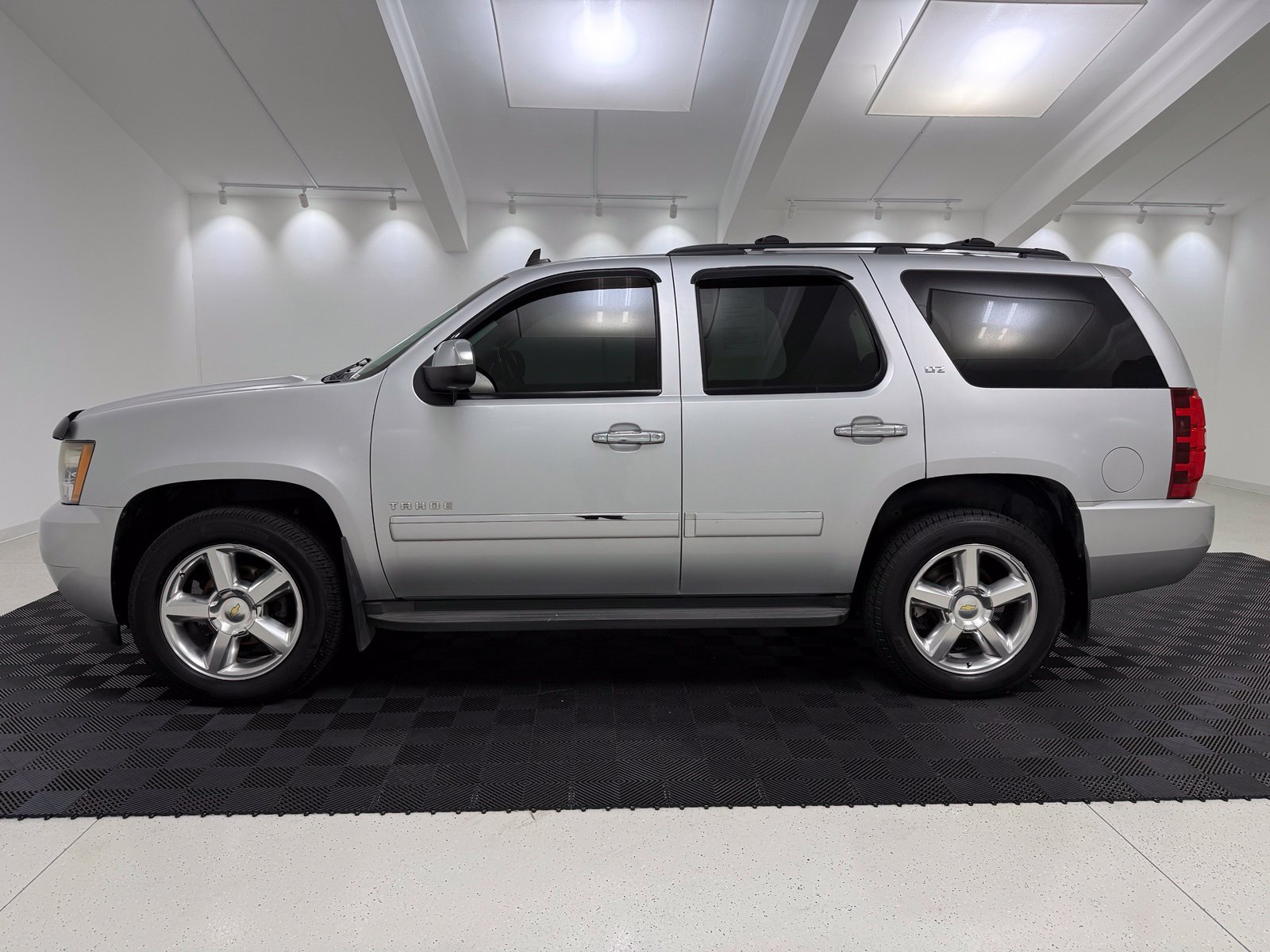 Used 2012 Chevrolet Tahoe LTZ AWD/4WD image 4