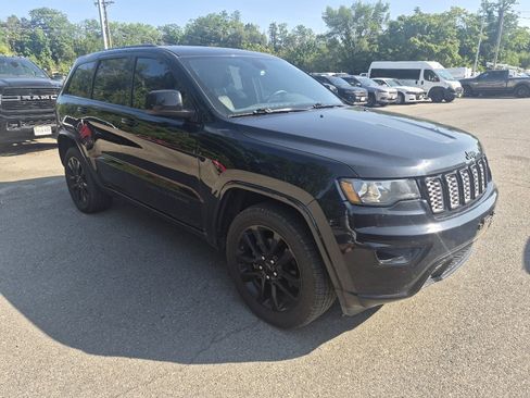 Used 2018 Jeep Grand Cherokee Altitude AWD/4WD image 1