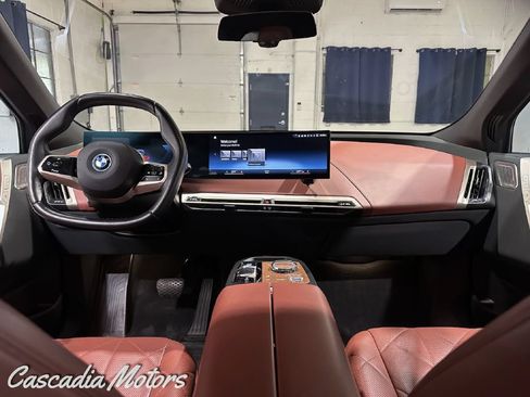 Used 2022 BMW iX xDrive50 w/ Premium Package AWD/4WD image 20