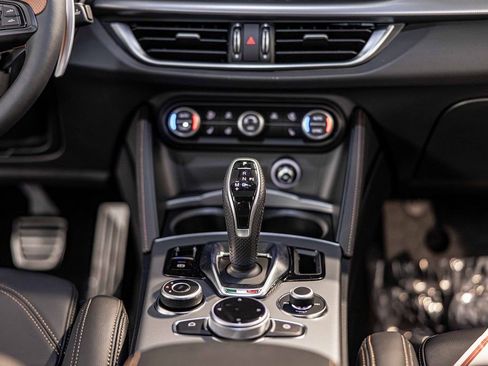 New 2025 Alfa Romeo Stelvio Sprint AWD/4WD image 39