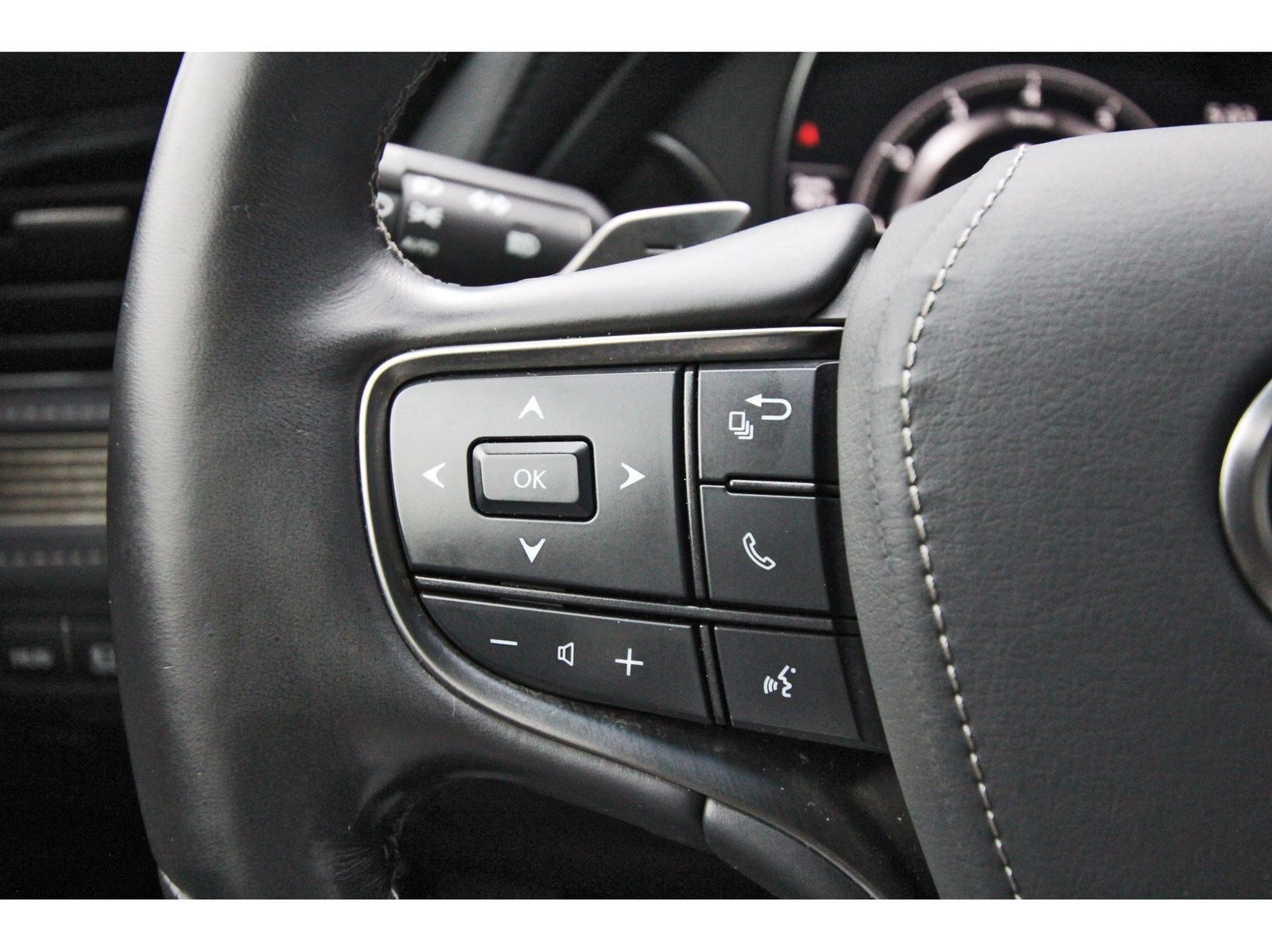 Used 2021 Lexus LS 500 w/ Interior Upgrade Package RWD image 17