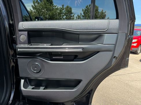 Used 2019 Ford Expedition XLT w/ Equipment Group 202A AWD/4WD image 18