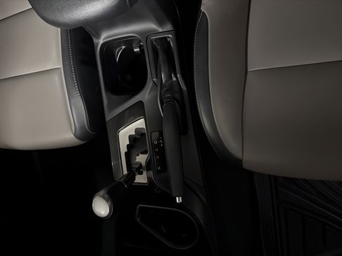 Used 2018 Toyota RAV4 Limited FWD image 17