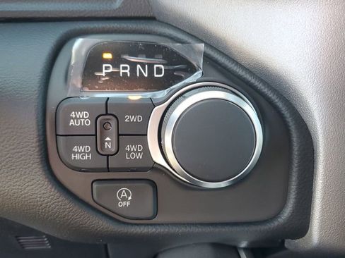 New 2026 RAM 1500 4x4 Crew Cab image 27