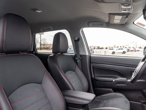 Used 2025 Mitsubishi Outlander Sport AWD image 12