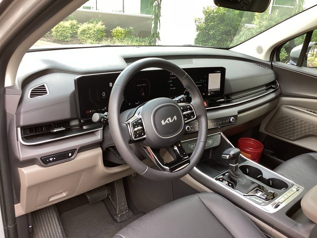 Used 2025 Kia Carnival SX FWD image 11