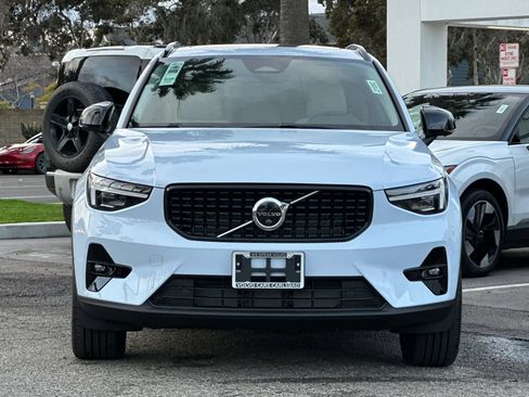 New 2026 Volvo XC40 B5 Plus w/ Climate Package image 3