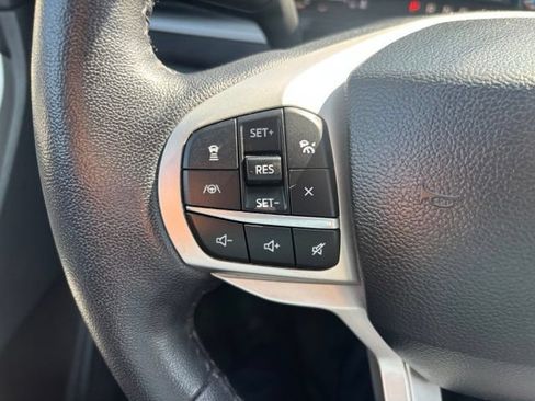 Used 2023 Ford Explorer XLT w/ Equipment Group 202A AWD/4WD image 18