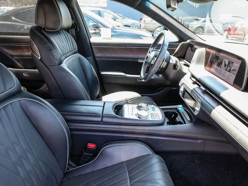 Used 2023 Genesis G90 3.5T AWD/4WD image 19