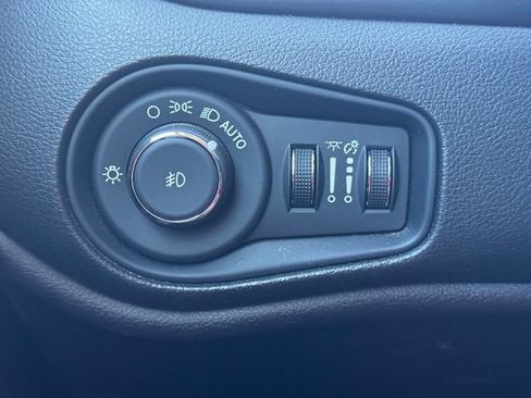 Certified 2023 Jeep Renegade Trailhawk AWD/4WD image 23