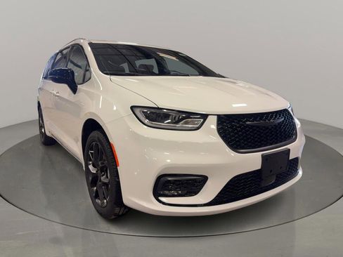 New 2026 Chrysler Pacifica Select w/ S Appearance Package AWD/4WD image 1